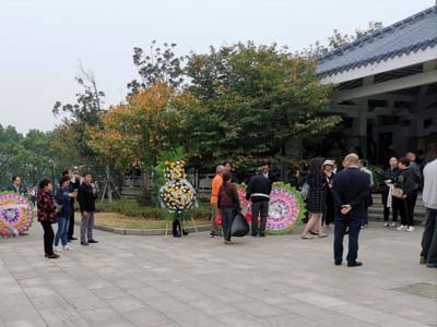 等待广场